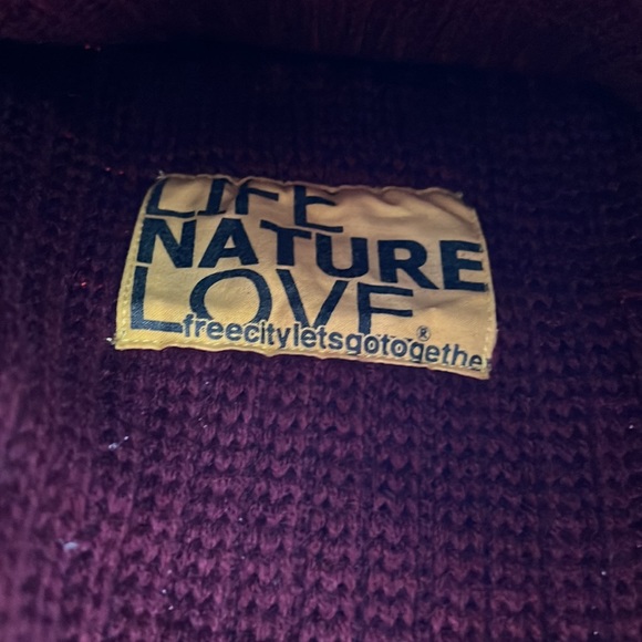 Brand new freecity pompom hat - Picture 3 of 4